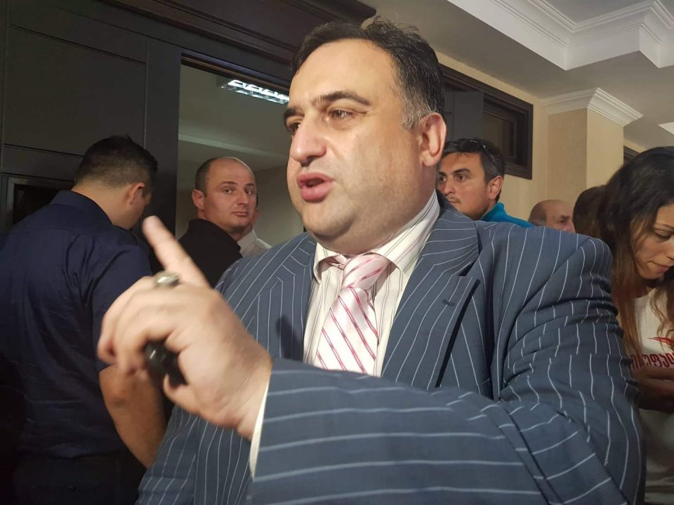 ადვოკატი ლევან ჩხეიძე - საპროტესტო აქციების დროს დაკავებულ დემონსტრანტ სოსო თხელიძეს წინასწარი დაკავების იზოლატორში პოლიციამ დაზიანებები მიაყენა