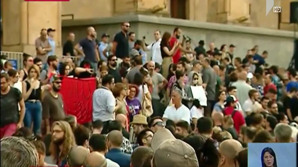 რუსთაველზე აქციის მონაწილეები იკრიბებიან