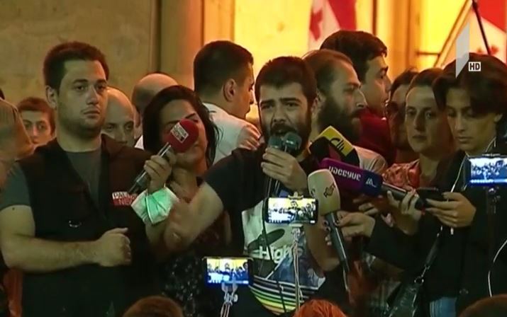 აქციის მონაწილეების მხრიდან ერთ-ერთი მთავარი მოთხოვნა, გიორგი გახარიას გადადგომაა