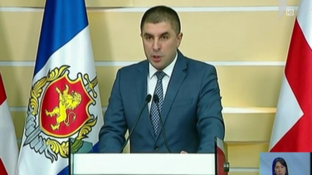 პოლიციის ათ თანამშრომელს უფლებამოსილება შეუჩერდა