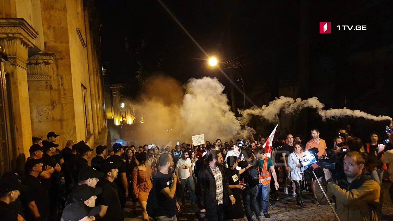 პარლამენტთან აქცია დასრულდა