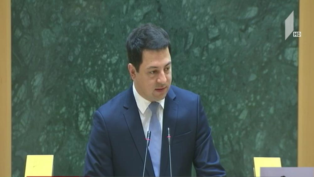 არჩილ თალაკვაძე პარლამენტის თავმჯდომარედ აირჩიეს