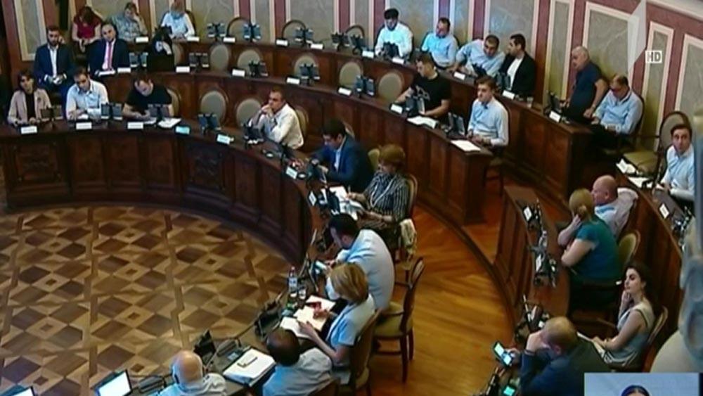 ხმაური საკრებულოს სხდომაზე