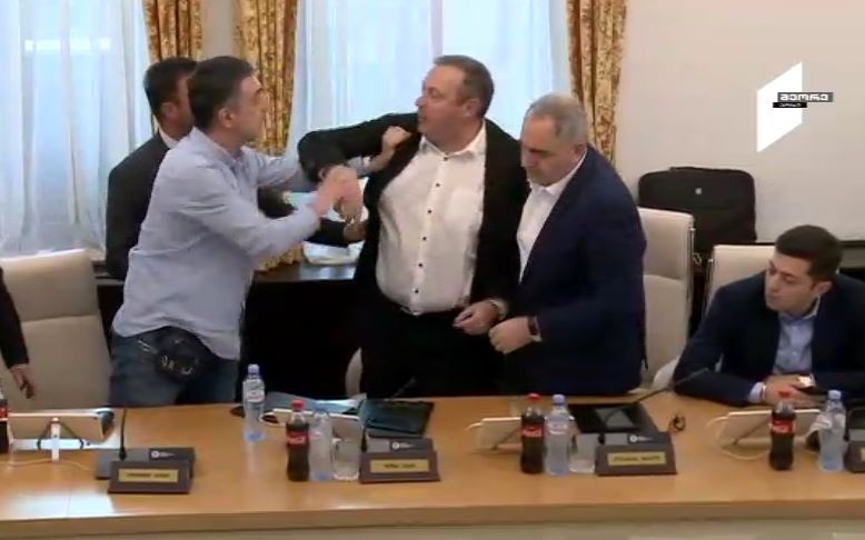 პარლამენტის ბიუროს სხდომაზე დაპირისპირება მოხდა [ვიდეო]