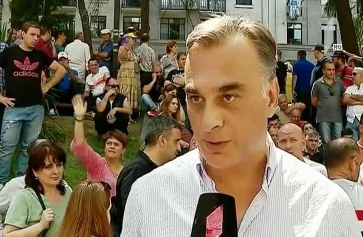 პარლამენტთან ნიკა მელიას მხარდასაჭერი აქცია მიმდინარეობს
