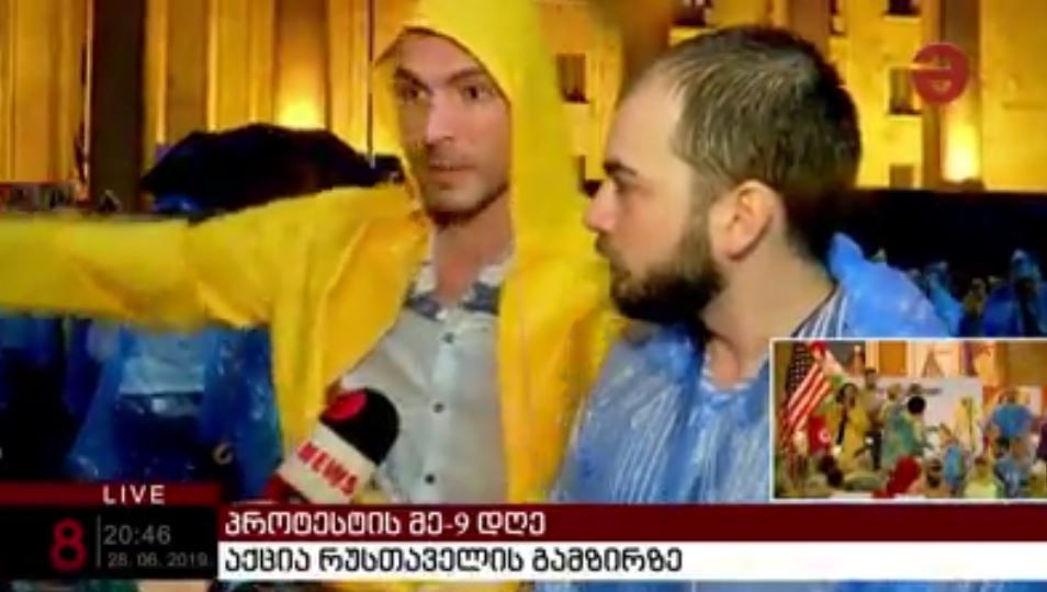 აქციის ორგანიზატორი შოთა დიღმელაშვილი „მაესტროს“ ჟურნალისტს პირდაპირ ეთერში შეუვარდა