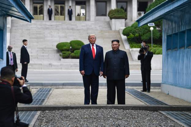 „ბიბისი“ - დონლად ტრამპი და კიმ ჩენ ინი კორეის ნახევარკუნძულის ბირთვული განიარაღების შესახებ მოლაპარაკებების განახლებაზე შეთანხმდნენ