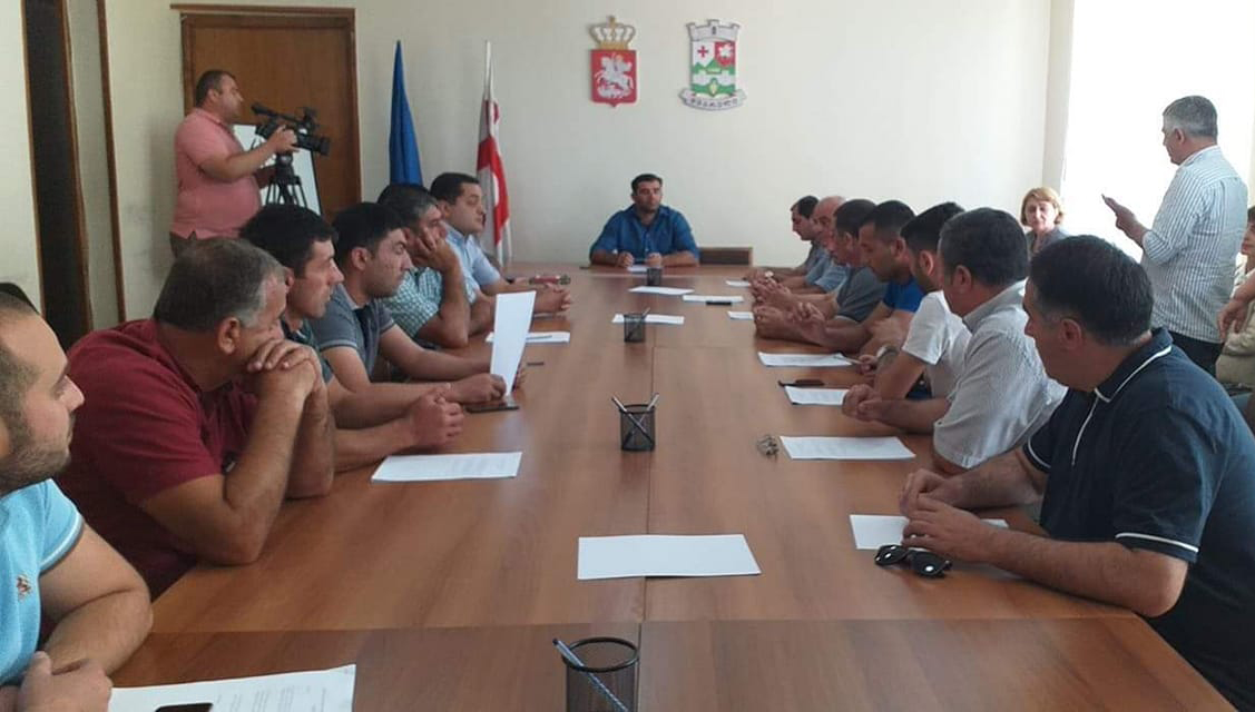 ყვარლის მუნიციპალიტეტის საკრებულოს სხდომაზე ხატია დეკანოიძისა და გიორგი ბოტკოველის მისვლას ხმაური მოჰყვა
