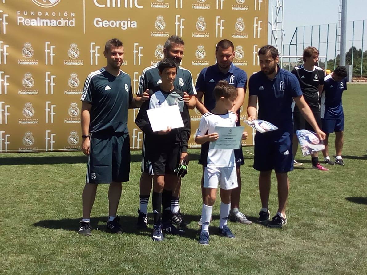 „რეალის“ საზაფხულო ბანაკი დასრულდა - გალაქტიკოს კემპზე პატარა ვიტალი დარასელია გამოჩნდა