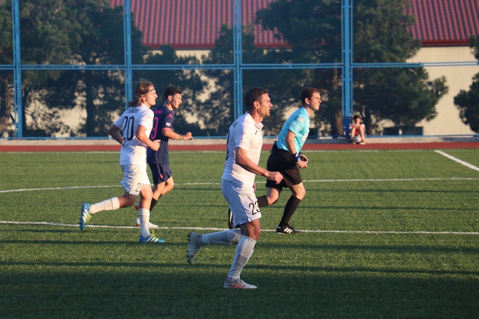 გოლი 40 მეტრიდან - კრისტალბეთლიგა 2-ში ასეთებიც ხდება (ვიდეო)