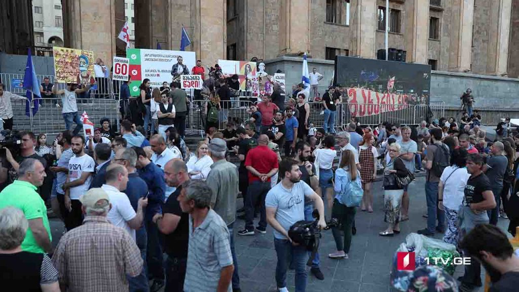 აქცია პარლამენტთან