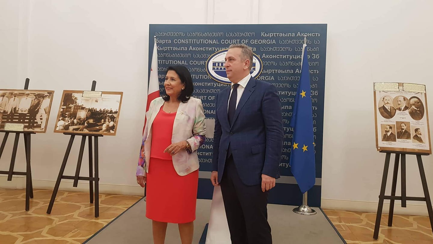სალომე ზურაბიშვილი საკონსტიტუციო სასამართლოს თავმჯდომარესა და მოსამართლეებს ხვდება