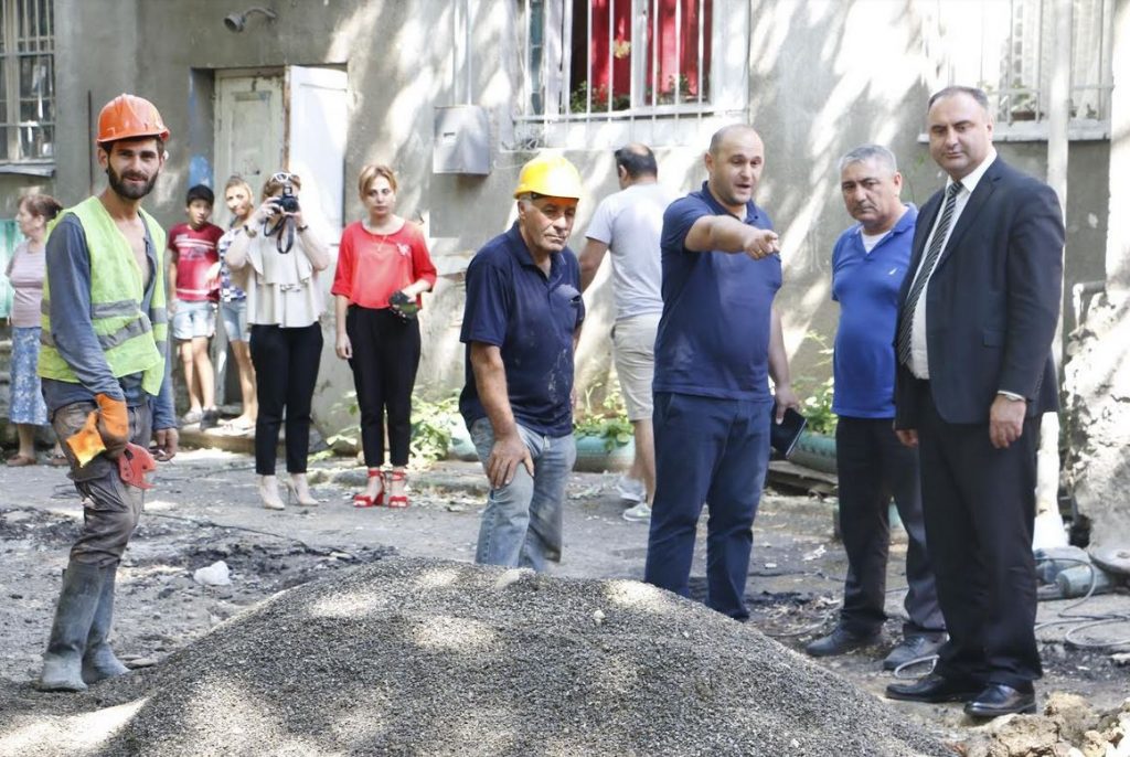 თბილისში, ირემაშვილის ქუჩაზე დევნილთა საცხოვრებელს რეაბილიტაცია უტარდება