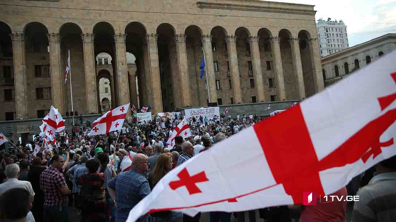 პარლამენტის შენობასთან საპროტესტო აქცია განახლდა