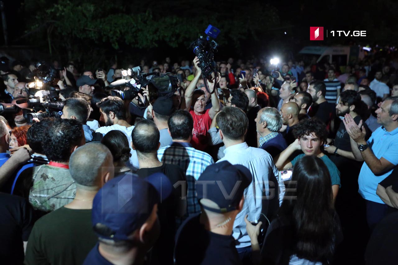 „რუსთავი 2“-ის ერთ-ერთმა ოპერატორმა პროტესტის ნიშნად სამსახური დატოვა