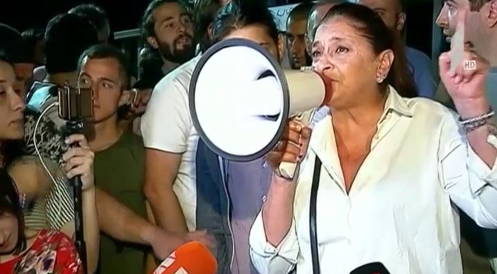 აქცია „რუსთავი ორის“ ოფისთან