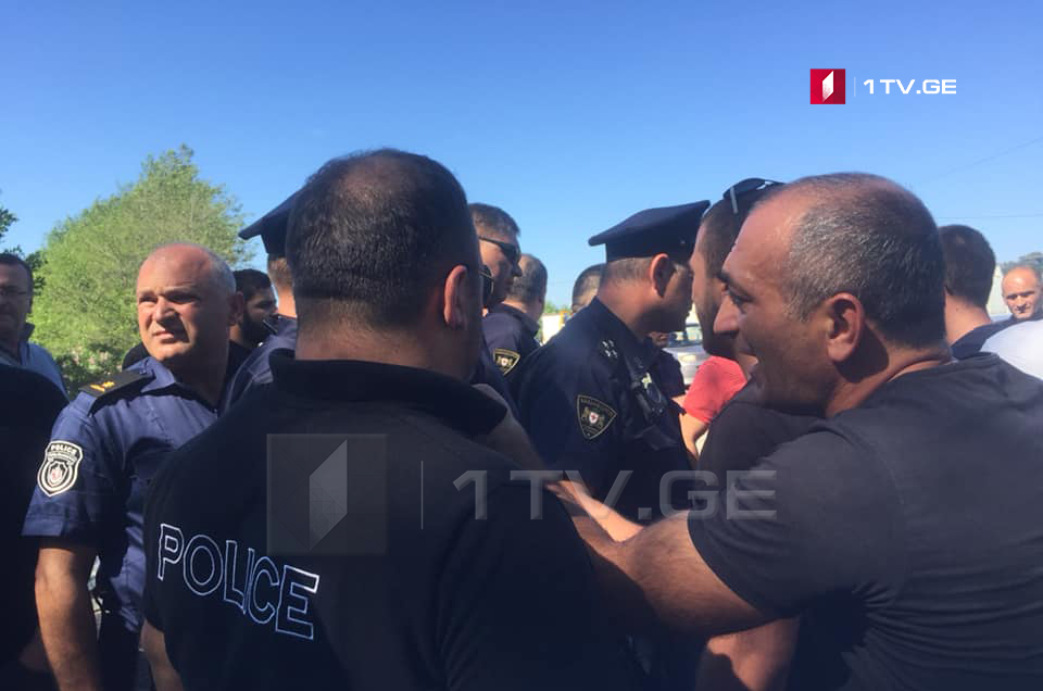 შეკვეთილში, ბიძინა ივანიშვილის სახლთან მიმდინარე აქციაზე ხმაური და დაპირისპირება იყო [ვიდეო]