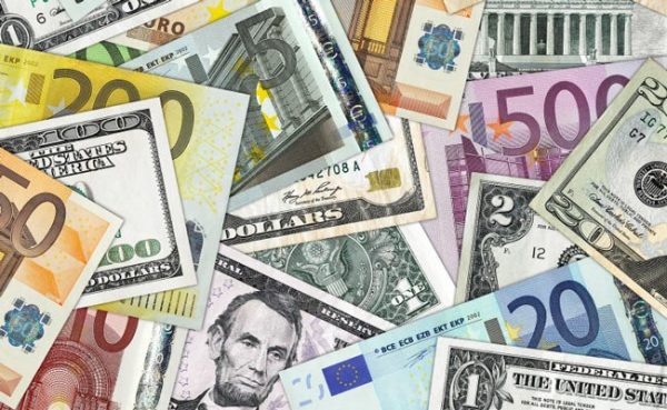 Официальные курсы иностранной валюты на 20 августа: доллар США - 2.9225 лари, евро - 3.2434, фунт - 3.5421