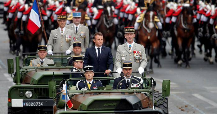 საფრანგეთში ბასტილიის დღისადმი მიძღვნილი სამხედრო აღლუმი იმართება