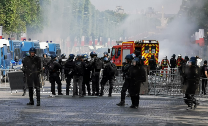 პარიზში, ყვითელჟილეტიანების აქციაზე პოლიციასთან შეტაკება მოხდა