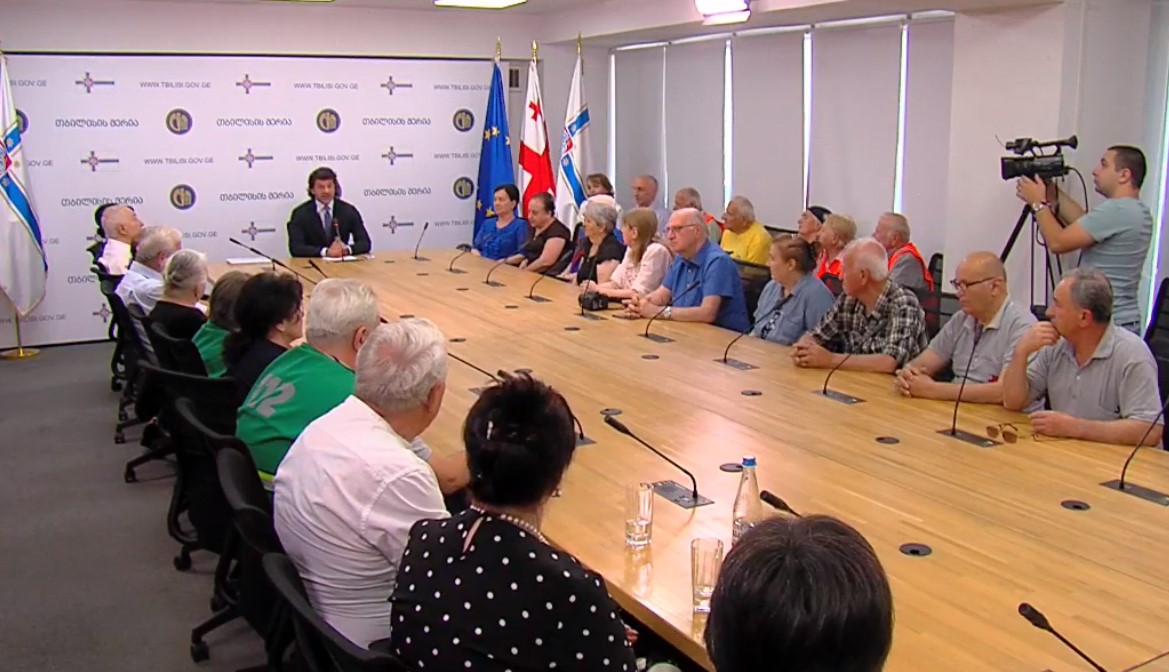 კახა კალაძე მთავრობის სხდომას მერიის სტრუქტურების თანამშრომლებთან ერთად ატარებს - „მინდა, საზოგადოებას წარვუდგინო ადამიანები, რომელთა ყოველდღიურ შრომაზე დგას თბილისის მუნიციპალიტეტი“