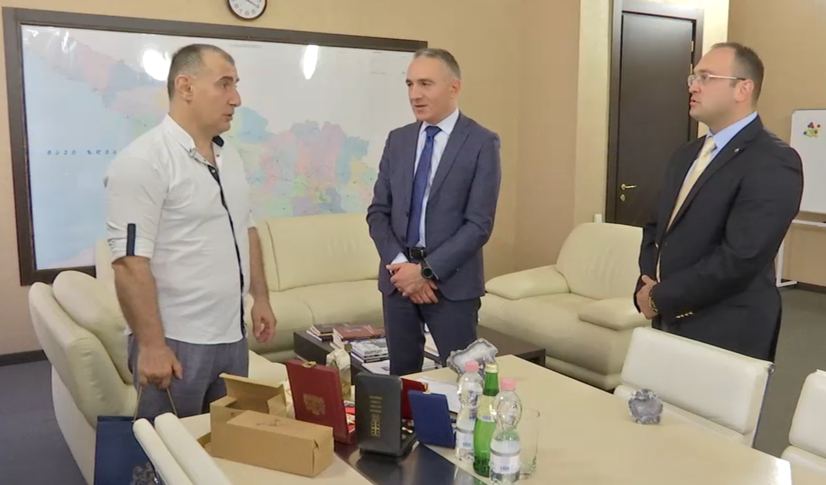 სამგზის ოლიმპიური ჩემპიონი ძალოსნობაში კახი კახიაშვილი 50 წლისა გახდა