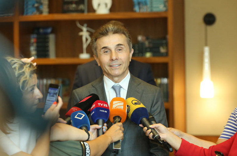 ბიძინა ივანიშვილმა ჟურნალისტების შეკითხვებს უპასუხა