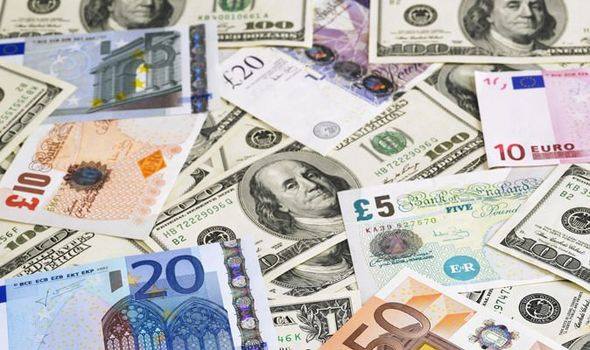 Официальные курсы иностранной валюты на 24 августа: доллар США -  2.9279 лари, евро - 3.2365, фунт - 3.5764