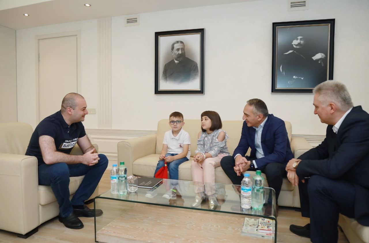 მამუკა ბახტაძემ ჭადრაკში ევროპის ჩემპიონებს - დავით თათვიძეს და კესარია მგელაძეს უმასპინძლა