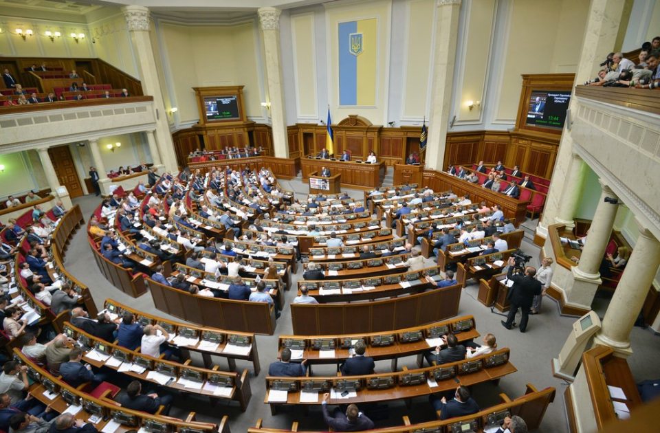 ხმების სრულად დათვლის შემდეგ, ვლადიმირ ზელენსკის პარტიამ საპარლამენტო უმრავლესობა მოიპოვა