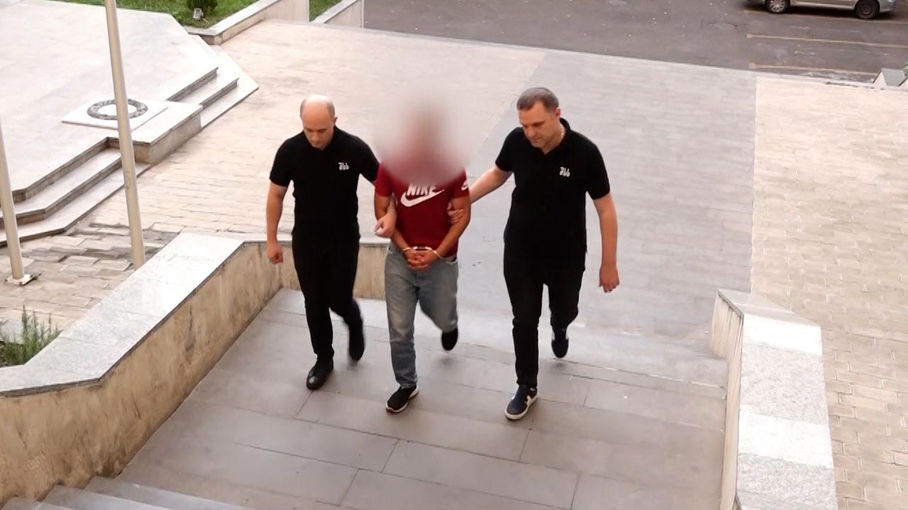 თბილისში ნარკოტიკული საშუალებების უკანონო შეძენა-შენახვის ბრალდებით ორი პირი დააკავეს