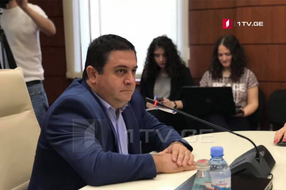 იუსტიციის უმაღლეს საბჭოში უზენაესი სასამართლოს მოსამართლეობის კანდიდატ მერაბ ლომიძეს უსმენენ