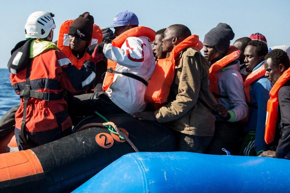 ევროკავშირის წევრი ხუთი სახელმწიფო იტალიის სანაპიროზე გადარჩენილ მიგრანტებს მიიღებს