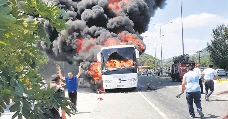 თურქეთში სამგზავრო ავტობუსს ცეცხლი გაუჩნდა, დაიღუპა ხუთი ადამიანი