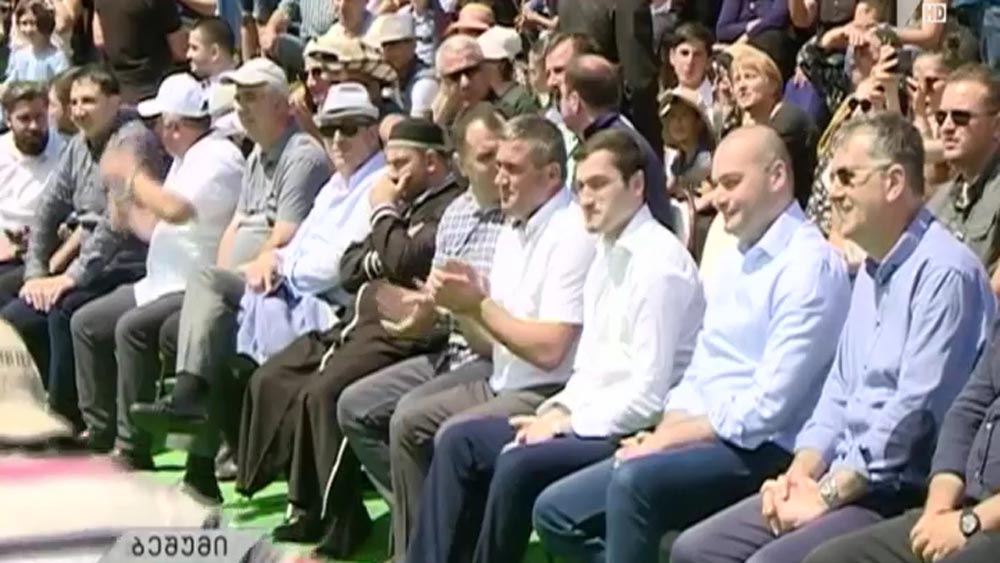 პრემიერ-მინისტრი ბეშუმში