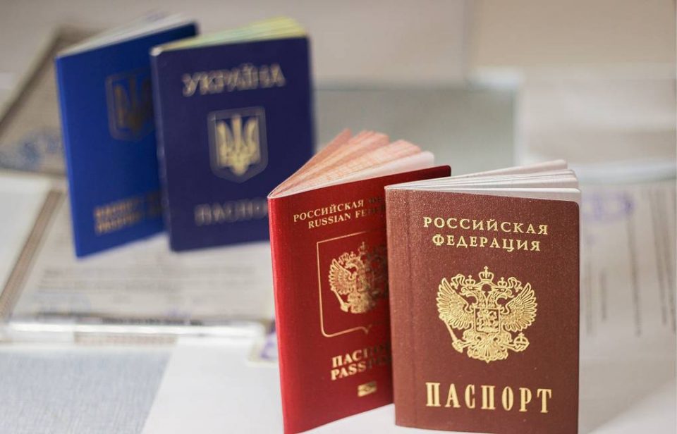 ადგილობრივი მედიის ინფორმაციით, ესტონეთი რუსეთის მიერ უკრაინის აღმოსავლეთ რეგიონებში დარიგებულ პასპორტებს არ ცნობს