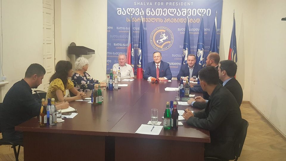 „ლეიბორისტული პარტიის“ ლიდერები დიპლომატიური კორპუსის და არასამთავრობო სექტორის წარმომადგენლებს შეხვდნენ