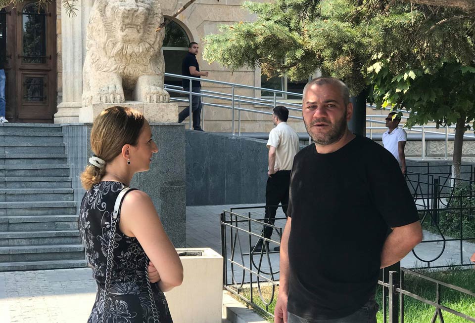 მიხეილ კალანდიას ბრალდების საქმეზე სასამართლო სხდომა მიმდინარეობს, დღევანდელ პროცესზე ზაზა სარალიძე აღარ დაიკითხება