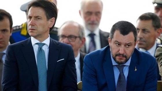 იტალიის პრემიერ-მინისტრი შს მინისტრს მიგრანტებთან დაკავშირებით არალოიალურობაში და აკვიატებაში ადანაშაულებს