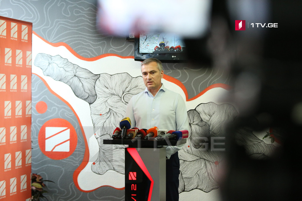 Паата Салиа - Æвæрд сты  цæстфæлдахæг  бадзырдтæ,  сæ нымæцы  «Интермедиаимæ»,пайда, кæцыйы  хъуамæ  «Рустави 2» райстаит,  æндæр компани куы райста