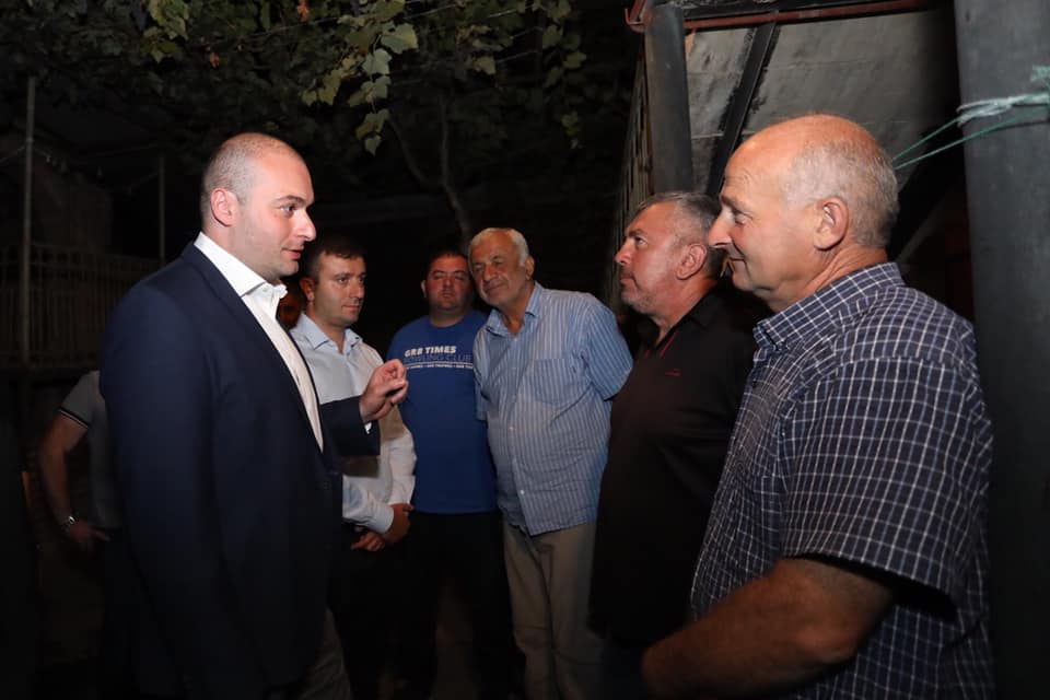 მამუკა ბახტაძე გუგუტიანთკარში მცხოვრებ გოჩა მარღიშვილის ოჯახს ესტუმრა