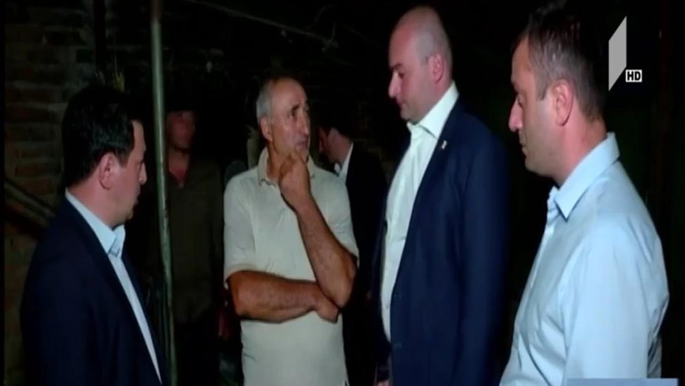 პრემიერი გუგუტიანთკარში მცხოვრებ გოჩა მარღიშვილის ოჯახს ესტუმრა