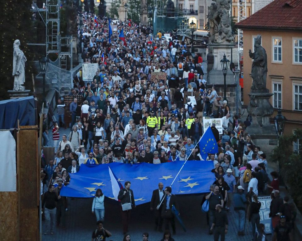 პრაღაში საბჭოთა ჯარის შესვლის 51 წლისთავი საპროტესტო მსვლელობით აღნიშნეს