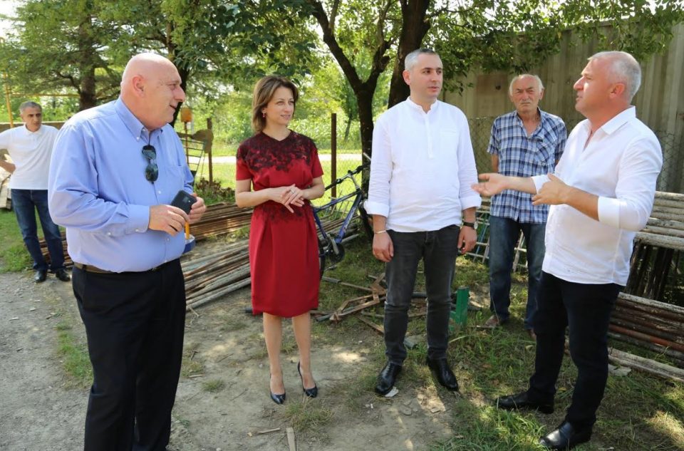 ეკატერინე ტიკარაძე ხონის დევნილთა დასახლებაში მცხოვრებ დევნილ ოჯახებს შეხვდა