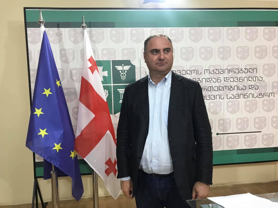 ზუგდიდში, ახალაშენებულ კორპუსებში ბინის მიღების მოთხოვნით დევნილი ოჯახების განაცხადების შევსება იწყება