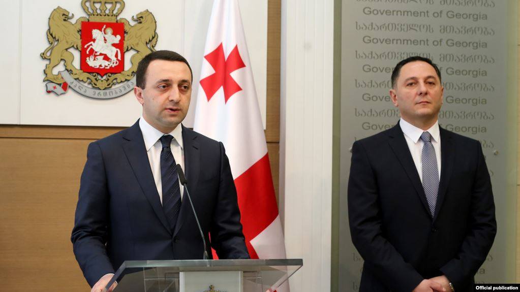Гьаргь Гахариа Аҩнуҵҟатәи аусқәа рминистрс Вахтанг Гомелаури , Атәылахьчаратә министрс Иракли Ҕарибашвили ркандидатурақәа ықәиргылеит