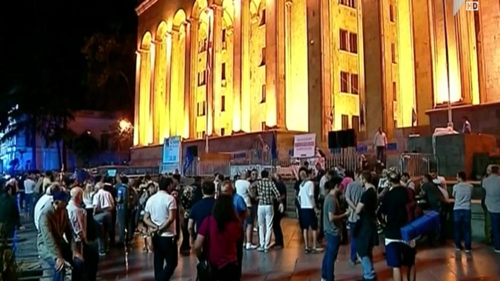 საპროტესტო აქცია პარლამენტთან