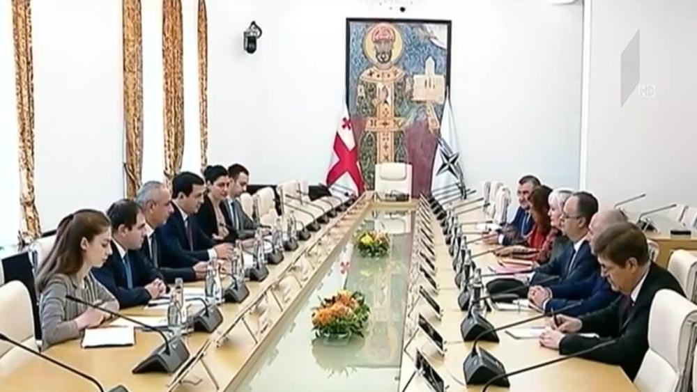 მედლინ მუნი არჩილ თალაკვაძეს შეხვდა
