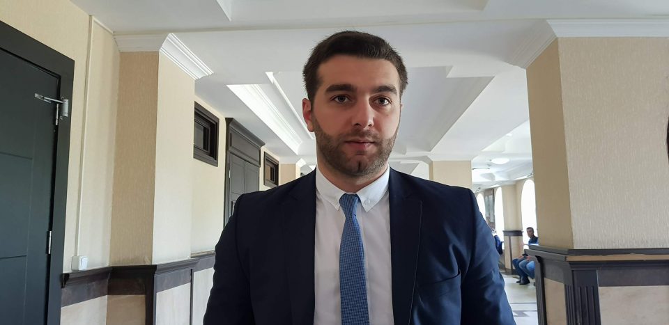 ადვოკატი ადასტურებს, რომ სალომე ზურაბიშვილმა მკვლელობისთვის გასამართლებული ასლან ბეჟანიძე შეიწყალა