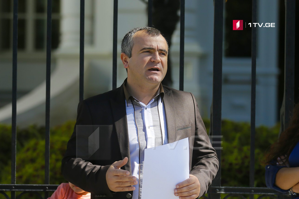 პროტესტი პრეზიდენტის სასახლესთან